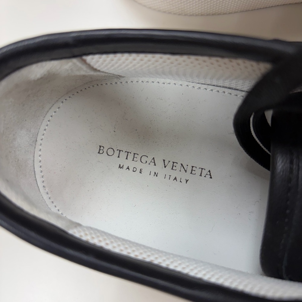 Bottega Veneta Black Leather Woven-Panel Luxury Shoes - Picture 5 of 5